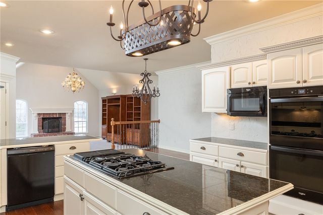 2865 N Dorchester Drive, Fayetteville, AR 72703