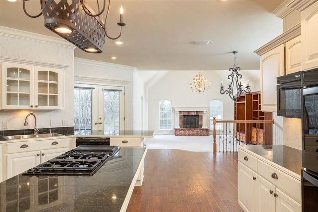 2865 N Dorchester Drive, Fayetteville, AR 72703