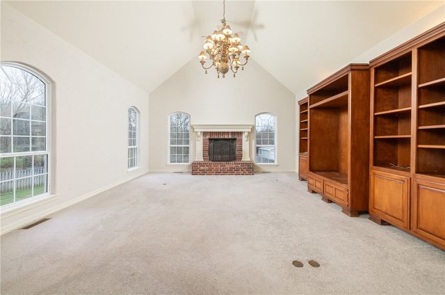 2865 N Dorchester Drive, Fayetteville, AR 72703