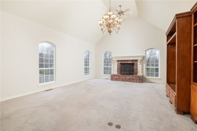 2865 N Dorchester Drive, Fayetteville, AR 72703