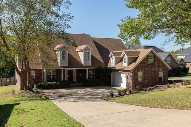 2865 N Dorchester Drive, Fayetteville, AR 72703