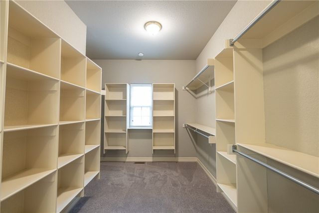 2865 N Dorchester Drive, Fayetteville, AR 72703