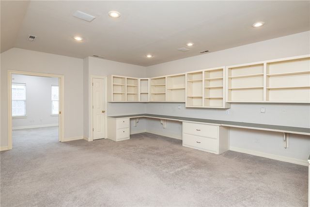 2865 N Dorchester Drive, Fayetteville, AR 72703