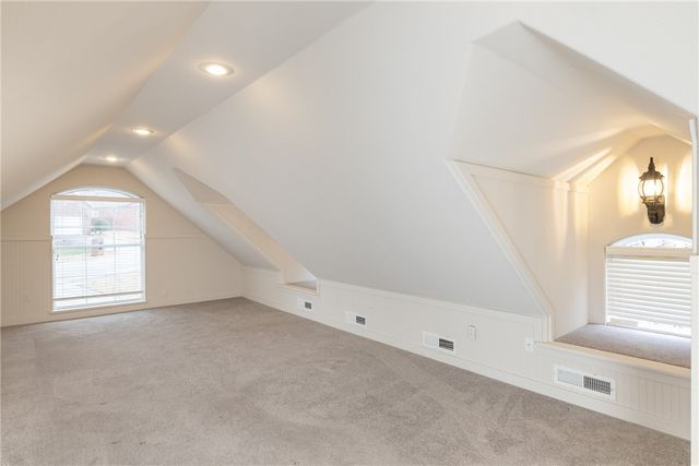 2865 N Dorchester Drive, Fayetteville, AR 72703