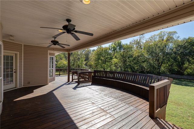 2865 N Dorchester Drive, Fayetteville, AR 72703