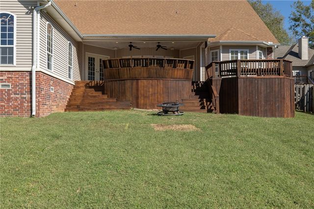 2865 N Dorchester Drive, Fayetteville, AR 72703