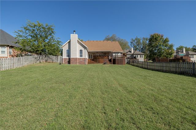 2865 N Dorchester Drive, Fayetteville, AR 72703