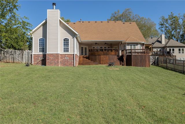2865 N Dorchester Drive, Fayetteville, AR 72703