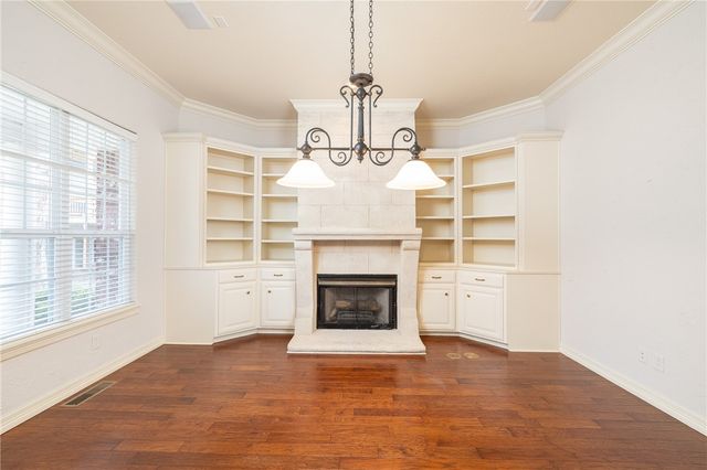 2865 N Dorchester Drive, Fayetteville, AR 72703