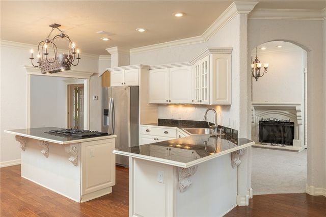 2865 N Dorchester Drive, Fayetteville, AR 72703