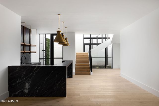 6512 E HUMMINGBIRD Lane, Paradise Valley, AZ 85253