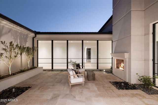 6512 E HUMMINGBIRD Lane, Paradise Valley, AZ 85253