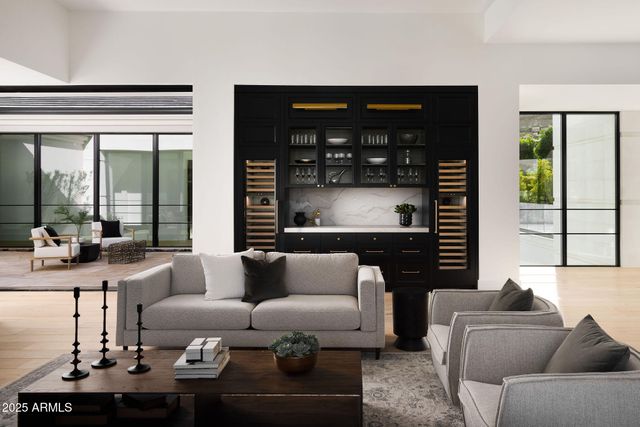 6512 E HUMMINGBIRD Lane, Paradise Valley, AZ 85253