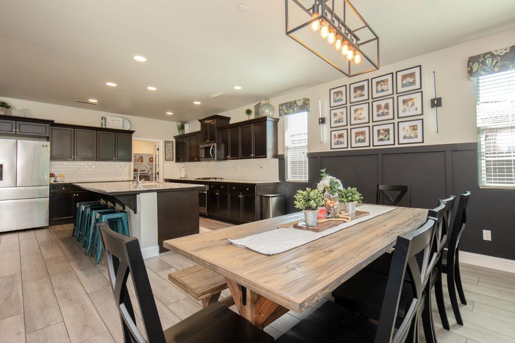 Image 10 of property listing at 3941 Sussex Avenue, Clovis, CA 93619