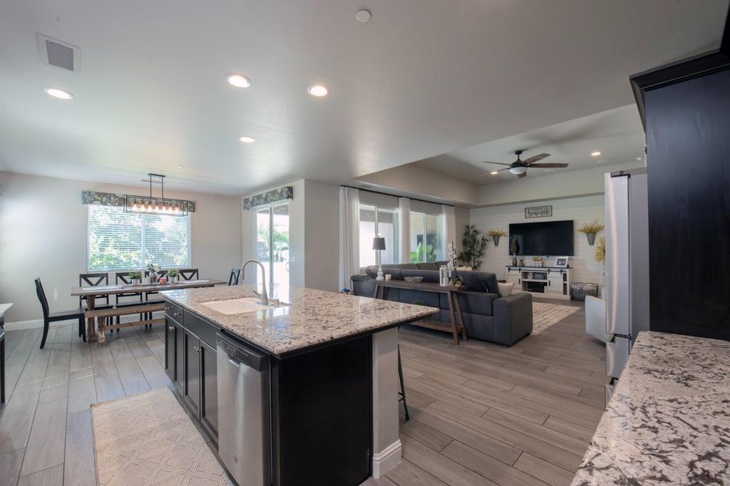 Image 12 of property listing at 3941 Sussex Avenue, Clovis, CA 93619