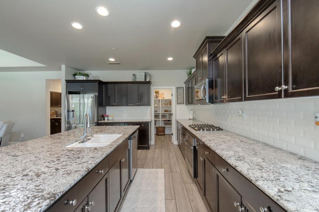 Image 14 of property listing at 3941 Sussex Avenue, Clovis, CA 93619