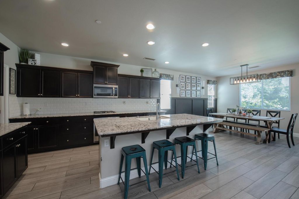 Image 18 of property listing at 3941 Sussex Avenue, Clovis, CA 93619