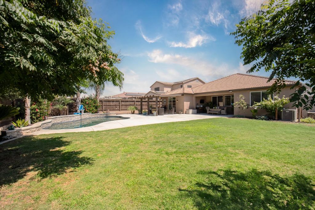 Image 21 of property listing at 3941 Sussex Avenue, Clovis, CA 93619