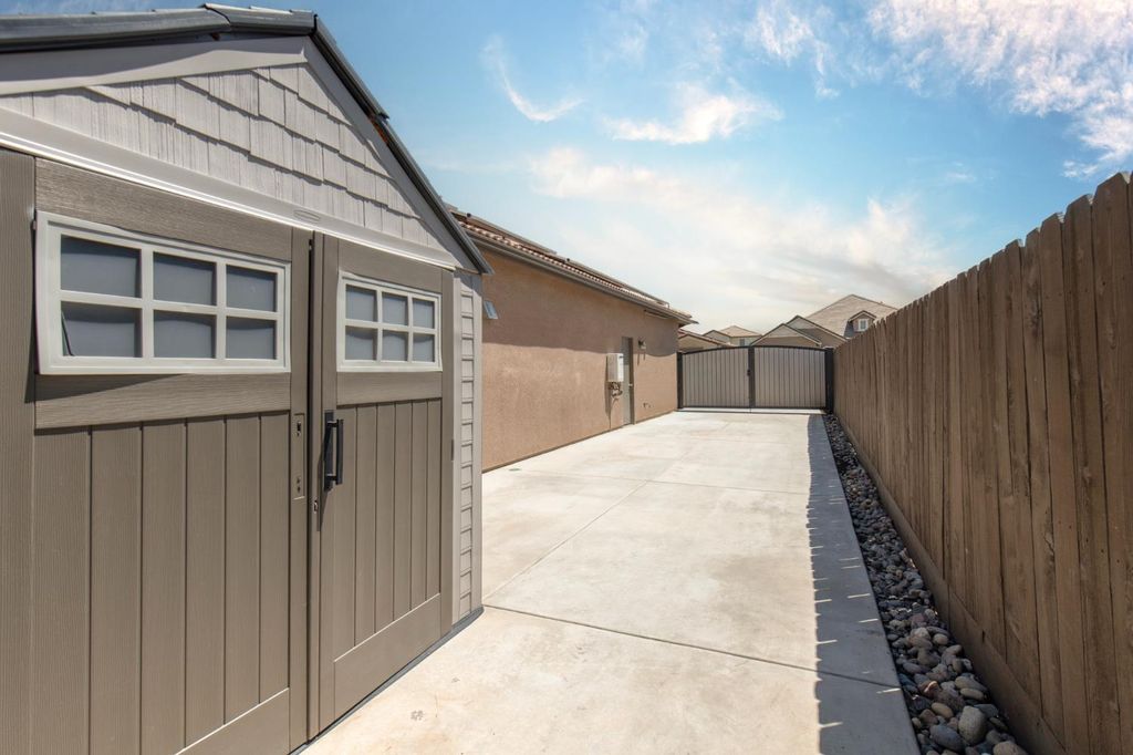 Image 24 of property listing at 3941 Sussex Avenue, Clovis, CA 93619