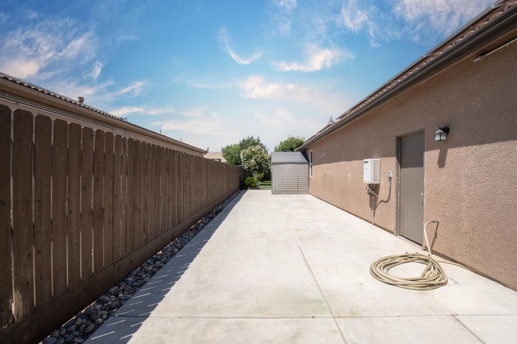 Image 25 of property listing at 3941 Sussex Avenue, Clovis, CA 93619