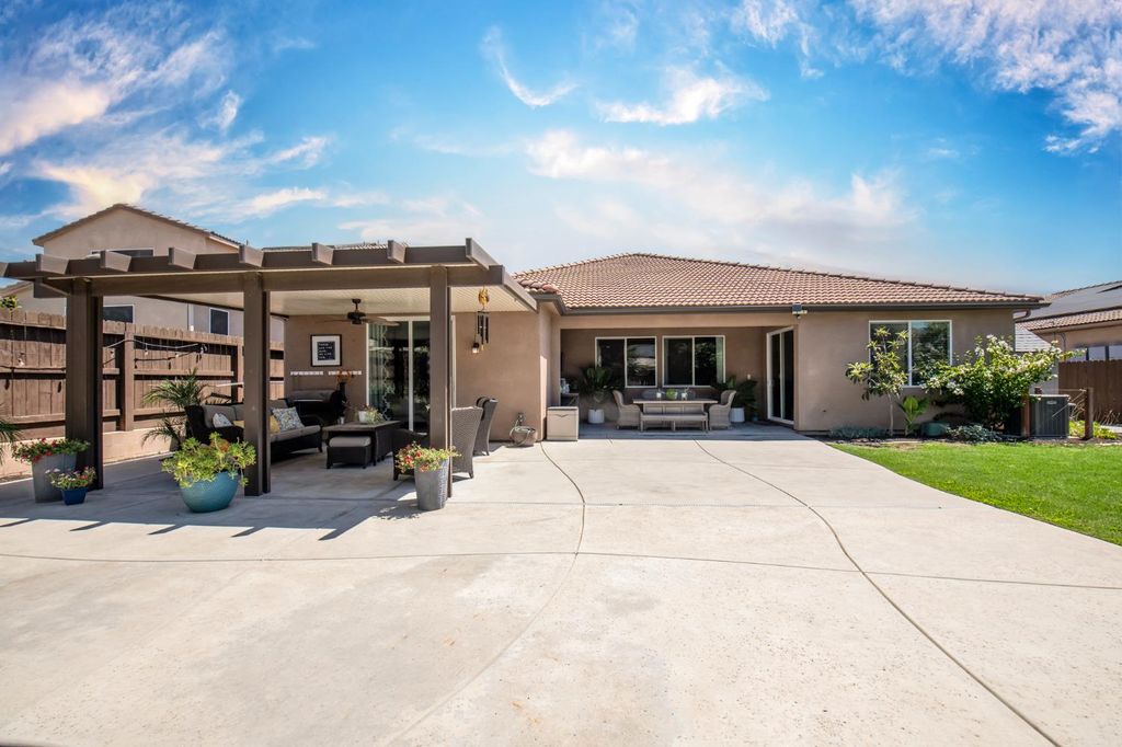 Image 26 of property listing at 3941 Sussex Avenue, Clovis, CA 93619