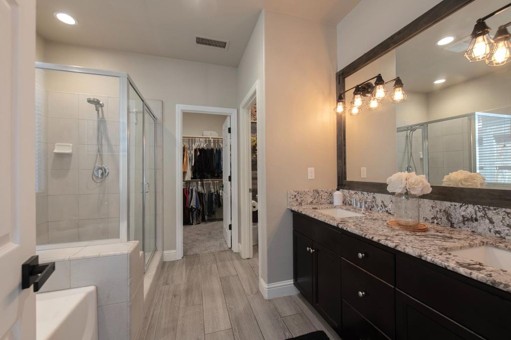 Image 32 of property listing at 3941 Sussex Avenue, Clovis, CA 93619
