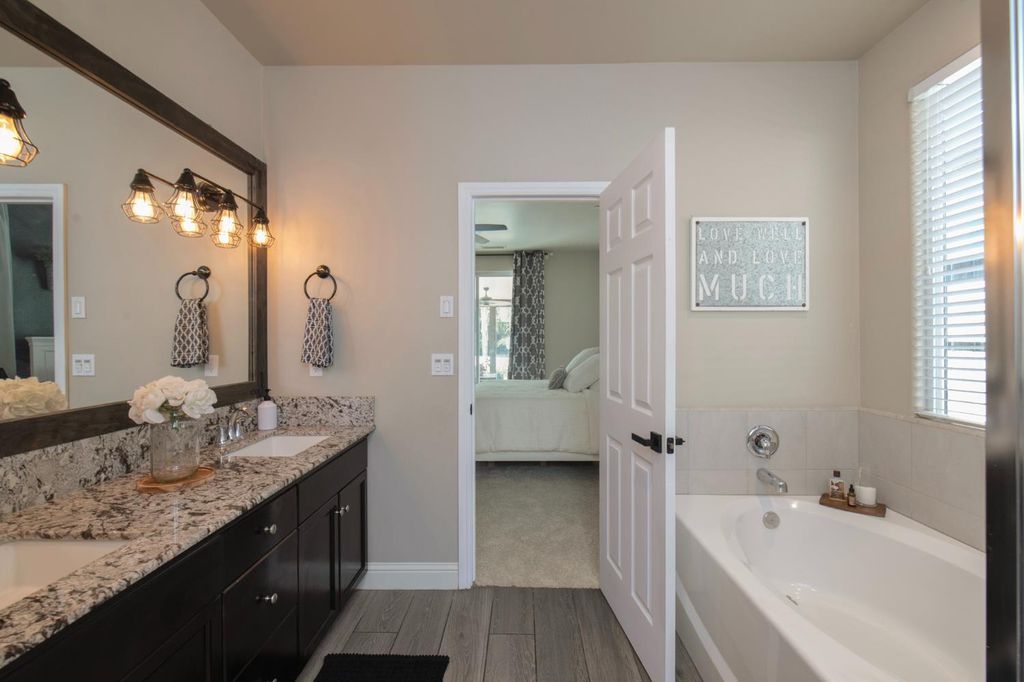 Image 33 of property listing at 3941 Sussex Avenue, Clovis, CA 93619