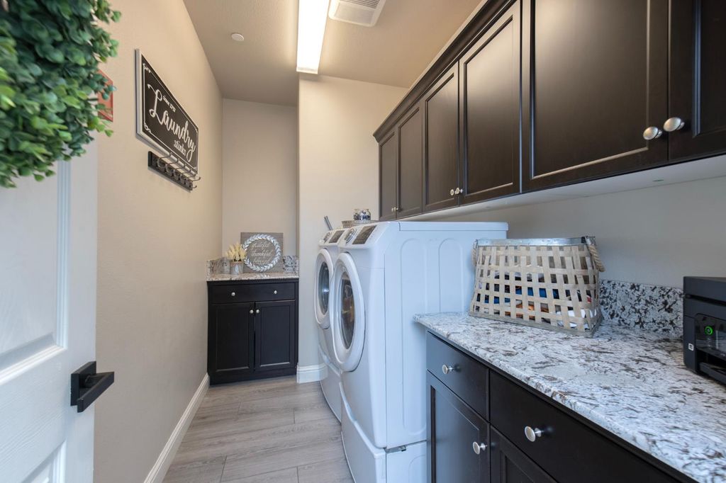Image 37 of property listing at 3941 Sussex Avenue, Clovis, CA 93619