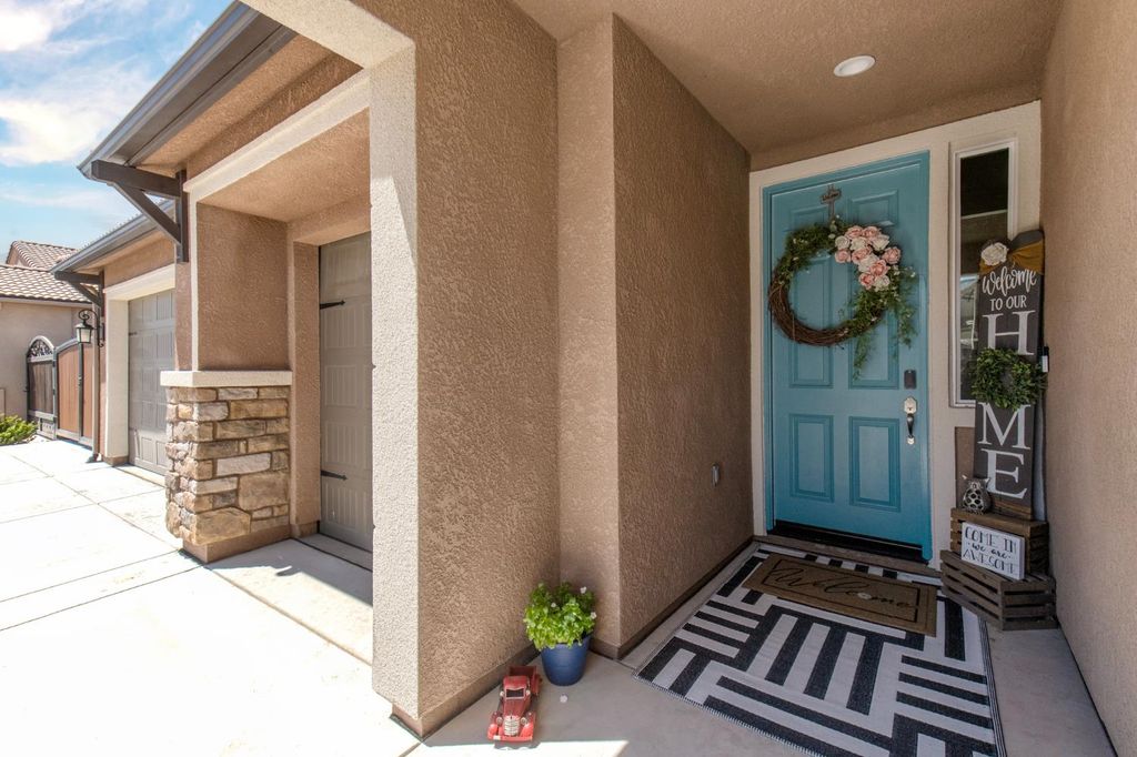 Image 4 of property listing at 3941 Sussex Avenue, Clovis, CA 93619