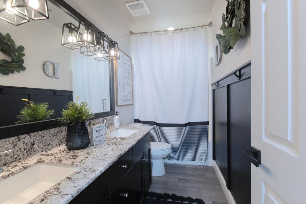 Image 42 of property listing at 3941 Sussex Avenue, Clovis, CA 93619