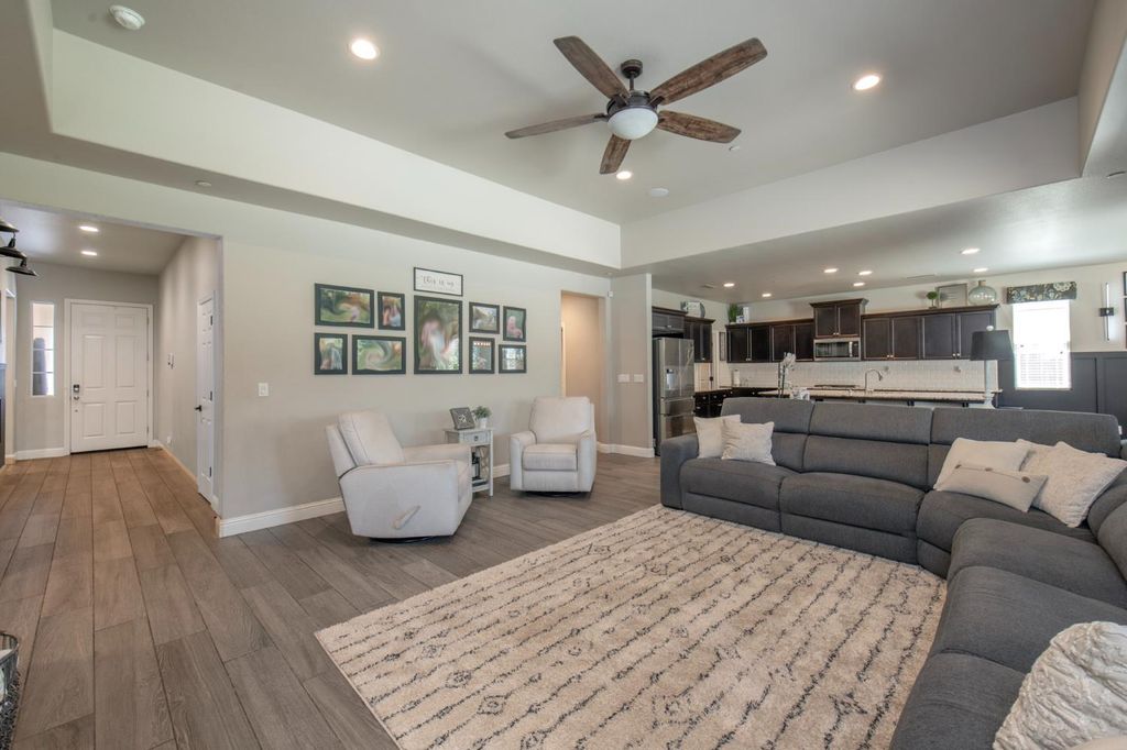 Image 8 of property listing at 3941 Sussex Avenue, Clovis, CA 93619