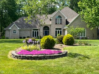 3948 S Woodfield Drive, New Palestine, IN 46163
