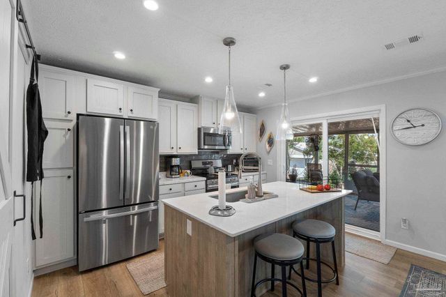 7984 Twin Lake Dr, Milton, FL 32583