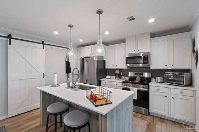 7984 Twin Lake Dr, Milton, FL 32583