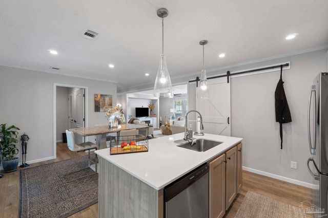 7984 Twin Lake Dr, Milton, FL 32583