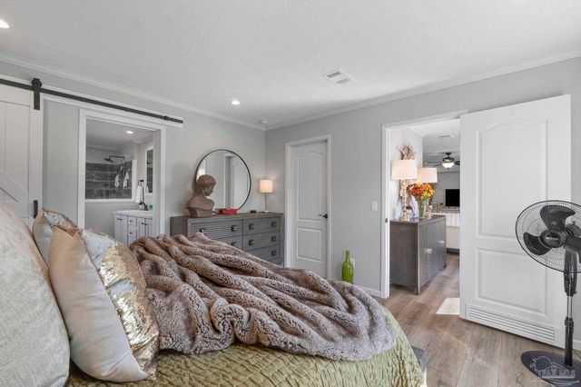 7984 Twin Lake Dr, Milton, FL 32583