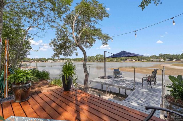 7984 Twin Lake Dr, Milton, FL 32583