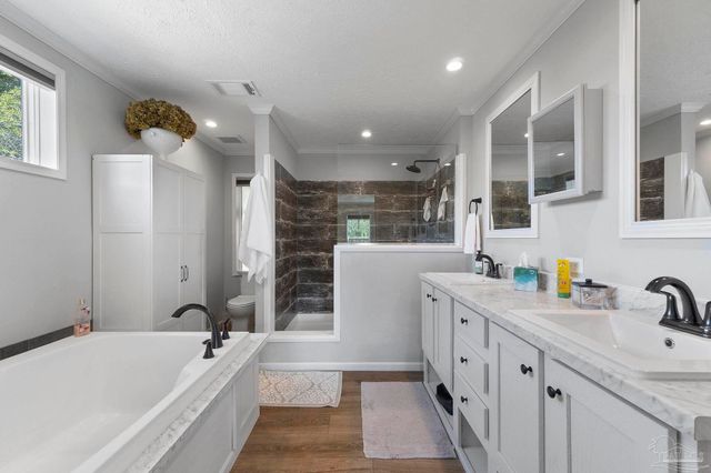 7984 Twin Lake Dr, Milton, FL 32583