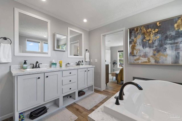 7984 Twin Lake Dr, Milton, FL 32583