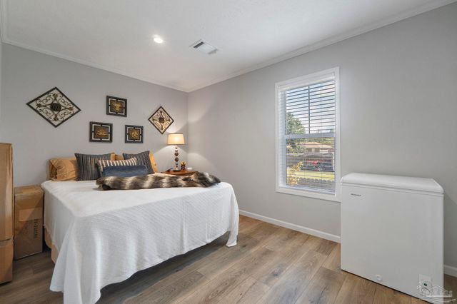 7984 Twin Lake Dr, Milton, FL 32583