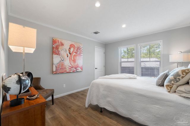 7984 Twin Lake Dr, Milton, FL 32583