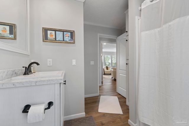 7984 Twin Lake Dr, Milton, FL 32583