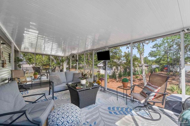 7984 Twin Lake Dr, Milton, FL 32583