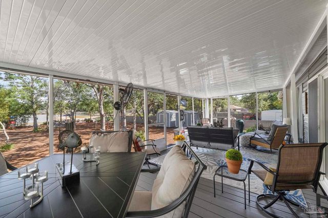 7984 Twin Lake Dr, Milton, FL 32583