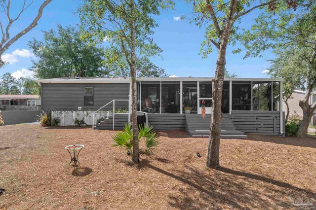 7984 Twin Lake Dr, Milton, FL 32583