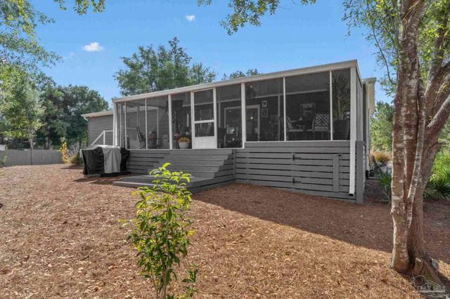 7984 Twin Lake Dr, Milton, FL 32583