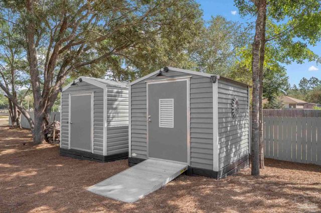 7984 Twin Lake Dr, Milton, FL 32583