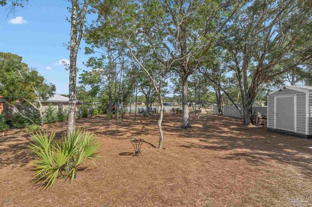 7984 Twin Lake Dr, Milton, FL 32583