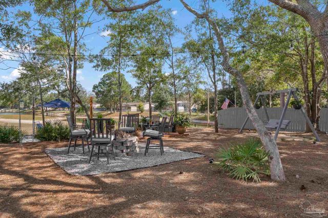 7984 Twin Lake Dr, Milton, FL 32583