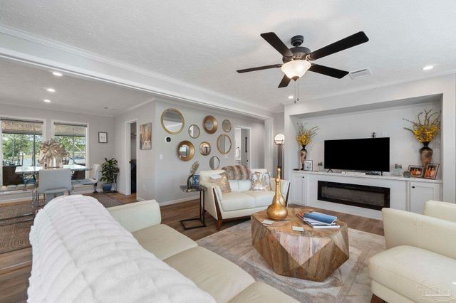 7984 Twin Lake Dr, Milton, FL 32583